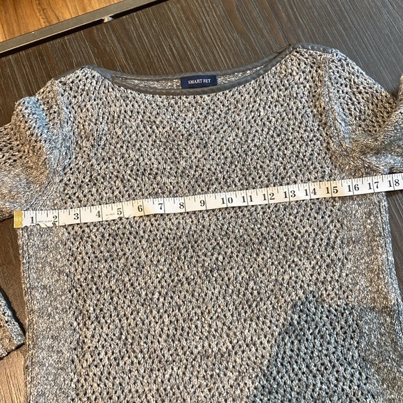 Smart Set ladies sweater with beautiful gray heathering in size extra small. - Picture 7 of 8